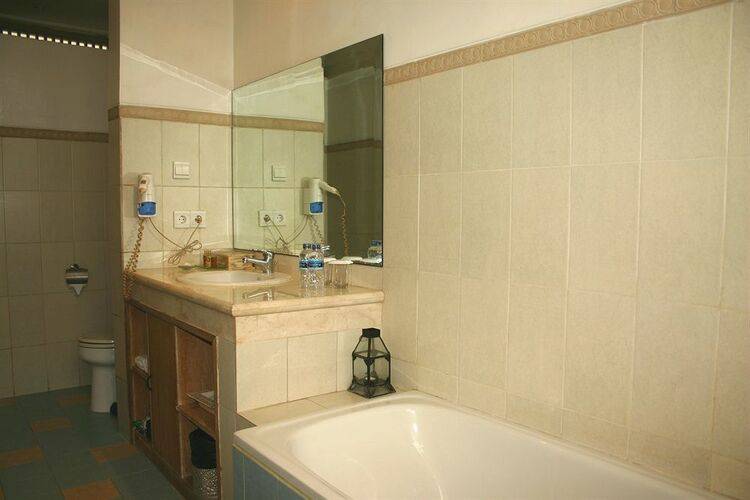Artemis Villa And Hotel