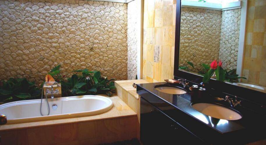 Heliconia Villa