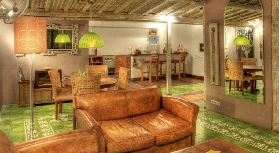 Villa West