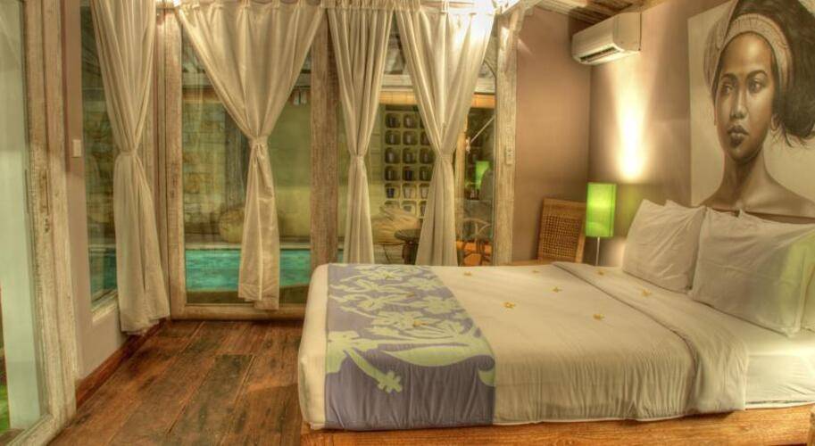 Villa West