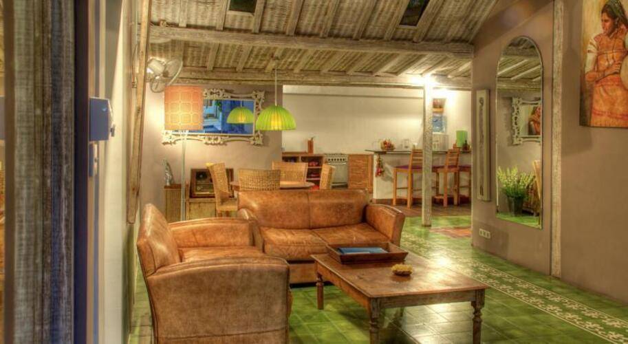 Villa West