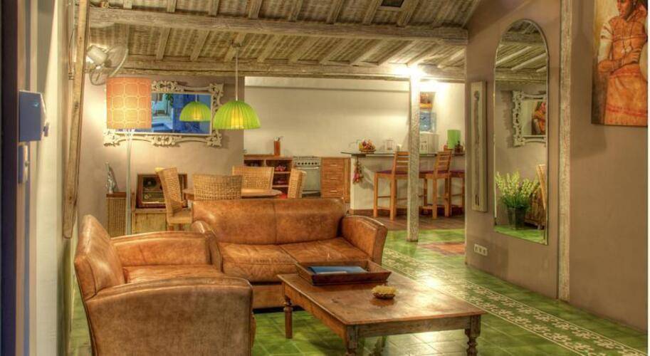 Villa West