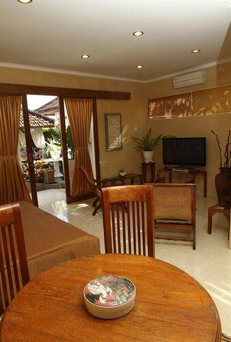 Villa Agung Beach Inn