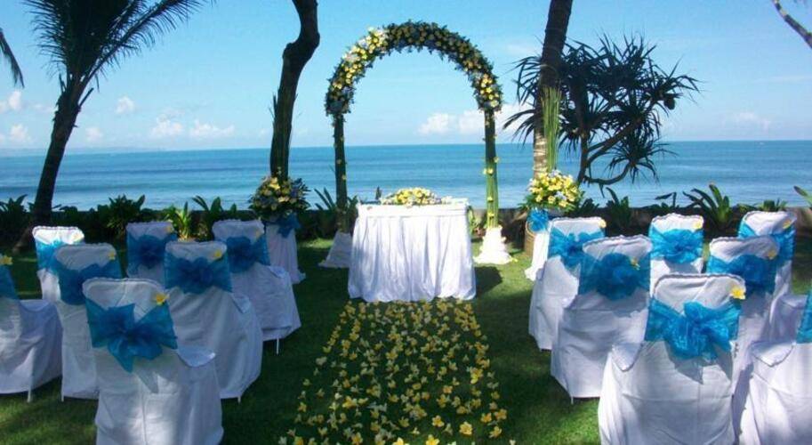Legong Keraton Beach Hotel