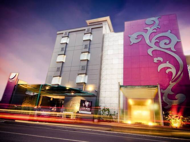 J Boutique Hotel