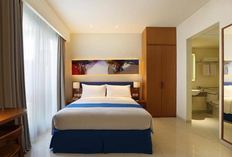 Zia Bali Hotel (Ex. Holiday Inn Express Bali Kuta Square)