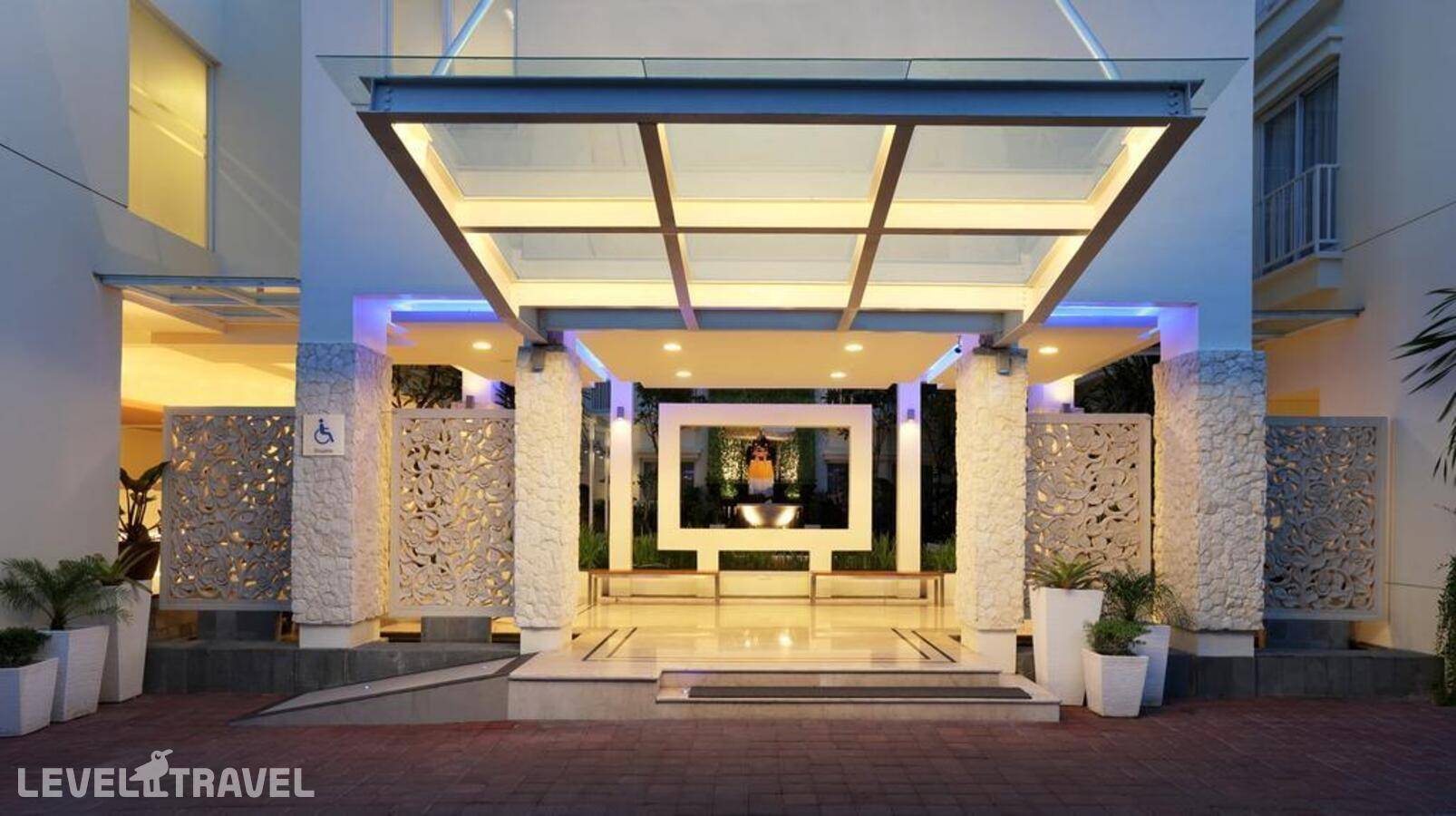 фотографии отеля Zia Bali Hotel (Ex. Holiday Inn Express Bali Kuta Square) в Индонезия(Кута) - фото №1