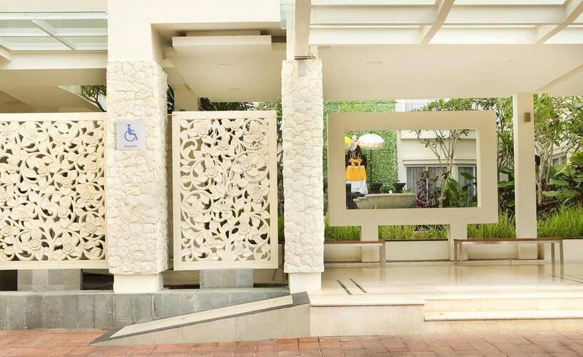 Zia Bali Hotel (Ex. Holiday Inn Express Bali Kuta Square)