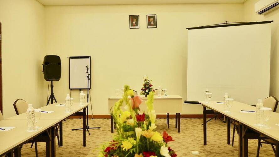 Zia Bali Hotel (Ex. Holiday Inn Express Bali Kuta Square)
