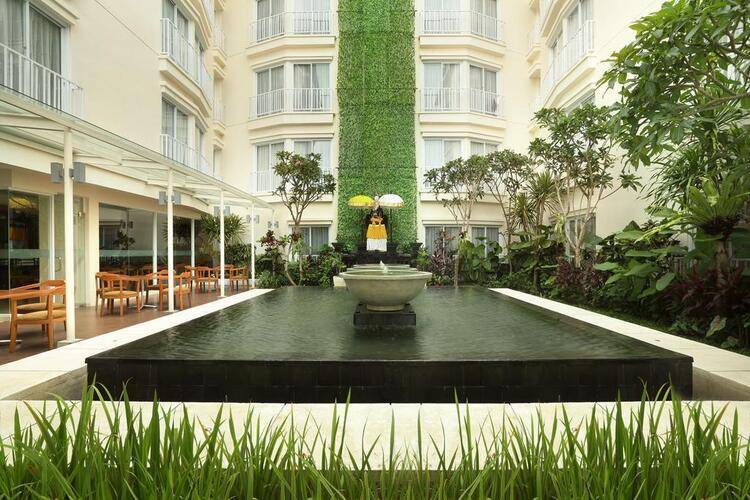 Zia Bali Hotel (Ex. Holiday Inn Express Bali Kuta Square)