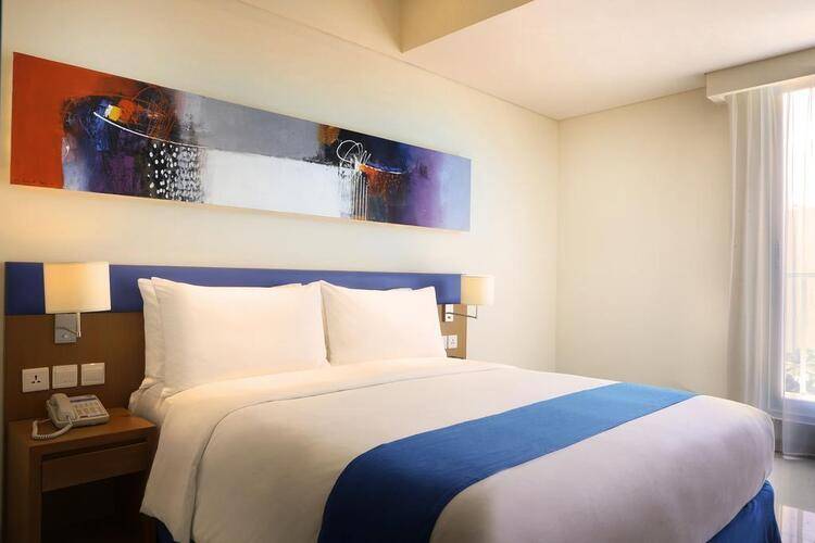 Zia Bali Hotel (Ex. Holiday Inn Express Bali Kuta Square)