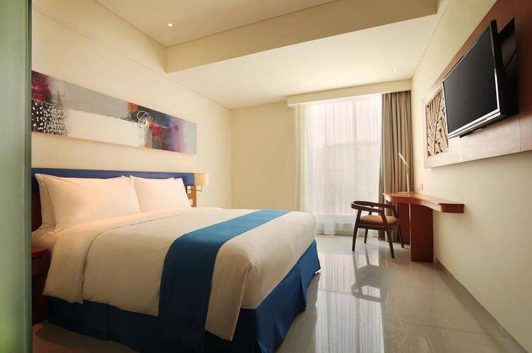 Zia Bali Hotel (Ex. Holiday Inn Express Bali Kuta Square)