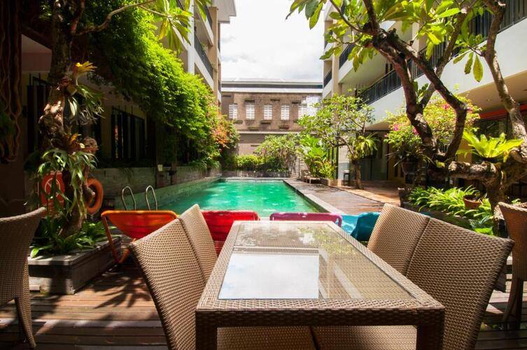 100 Sunset Boutique Hotel