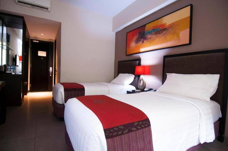 100 Sunset Boutique Hotel