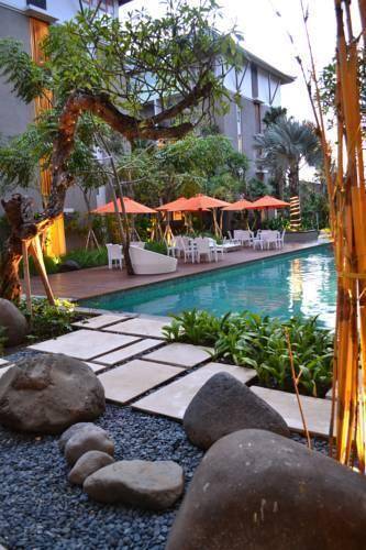 Harris Hotel & Residences Sunset Road