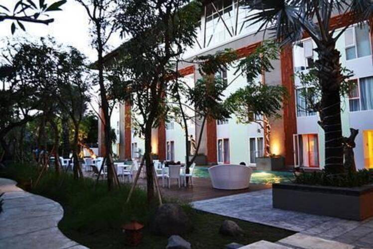 Harris Hotel & Residences Sunset Road