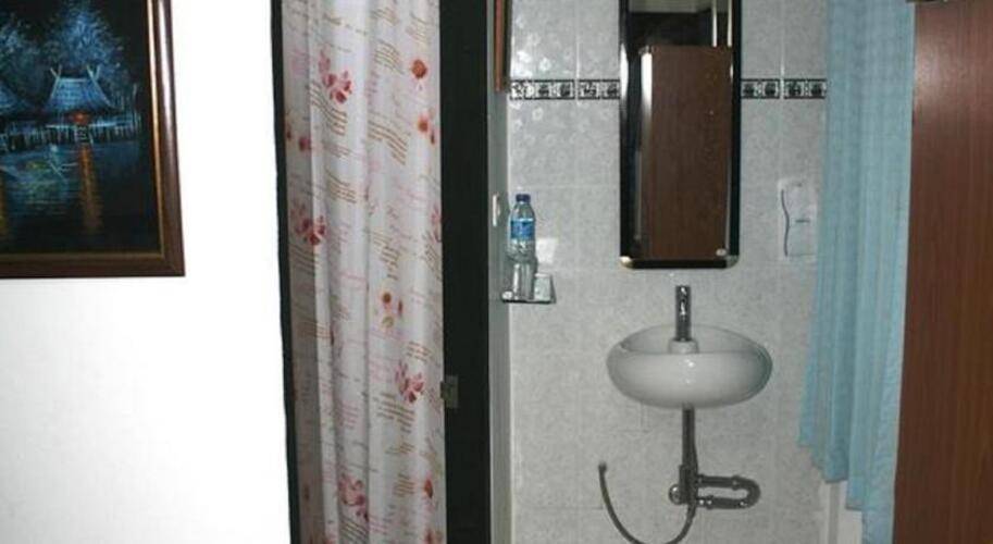 Summer Breeze Inn Hotel