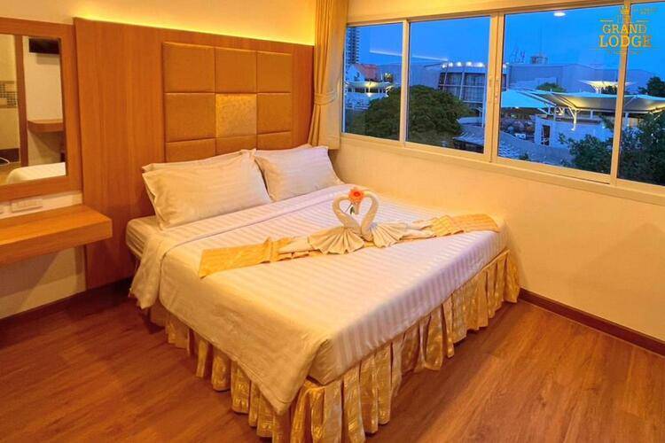 The Grand Lodge Pattaya (Ex.The Privi Hotel)