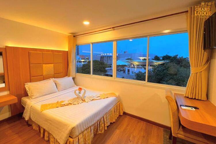 The Grand Lodge Pattaya (Ex.The Privi Hotel)