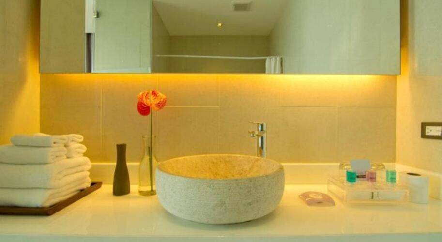 Seven Zea Chic Hotel