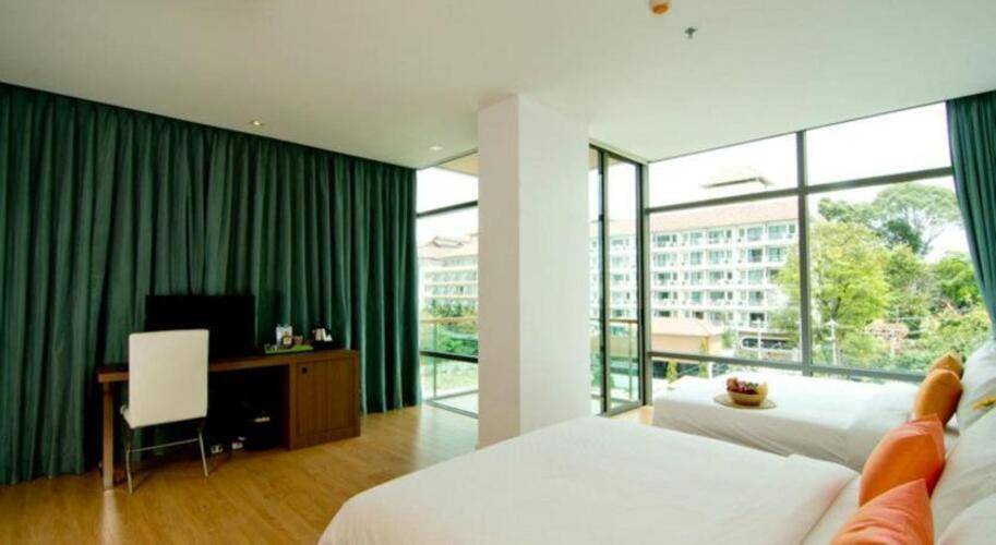 Seven Zea Chic Hotel