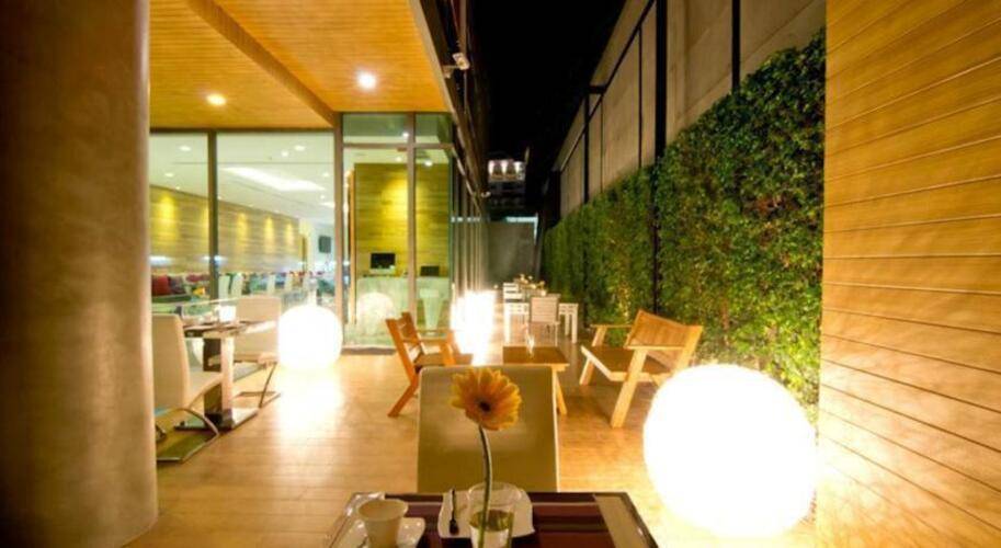 Seven Zea Chic Hotel