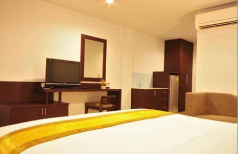 Paragon Suites Resort
