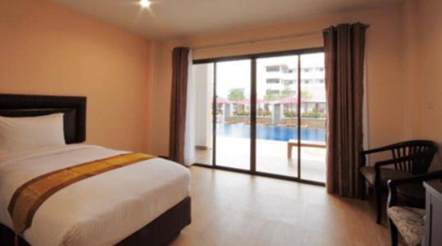 Paragon Suites Resort