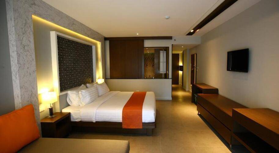 Season Five Hotel