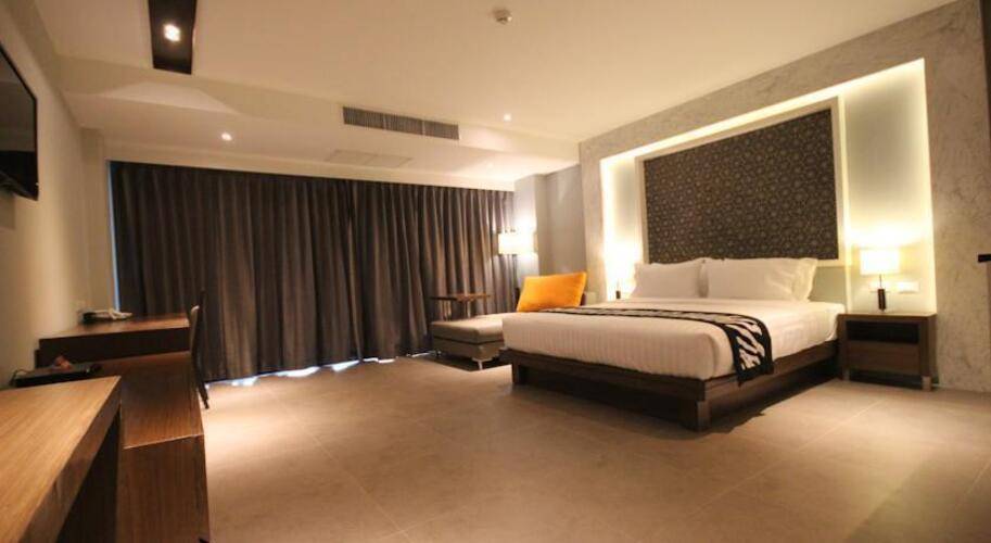 Season Five Hotel