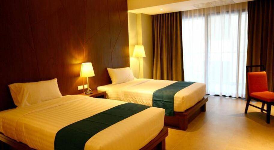 Season Five Hotel