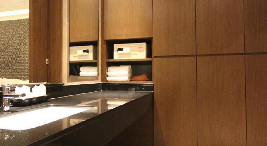 Season Five Hotel
