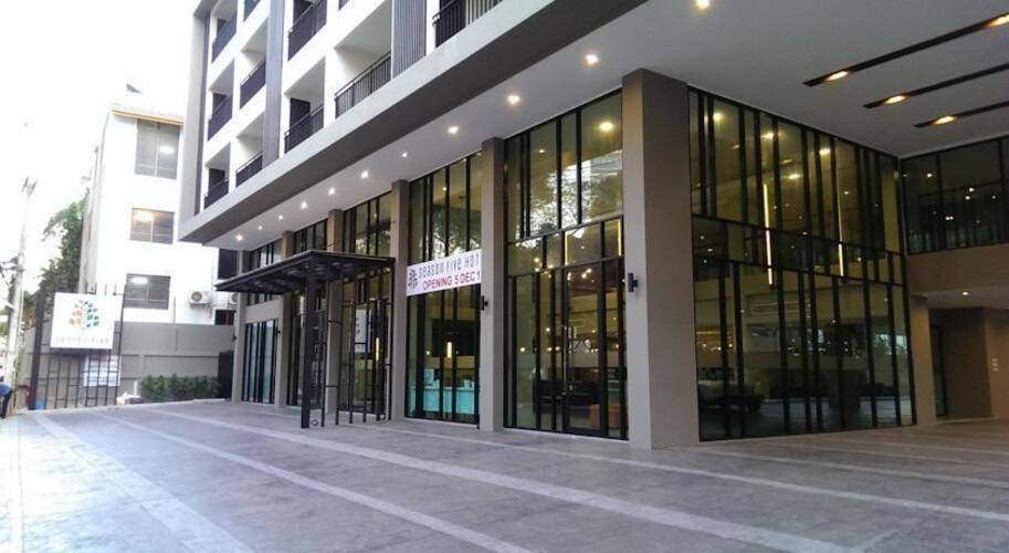 Season Five Hotel