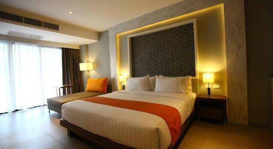 Season Five Hotel