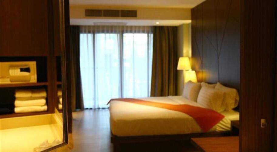 Season Five Hotel