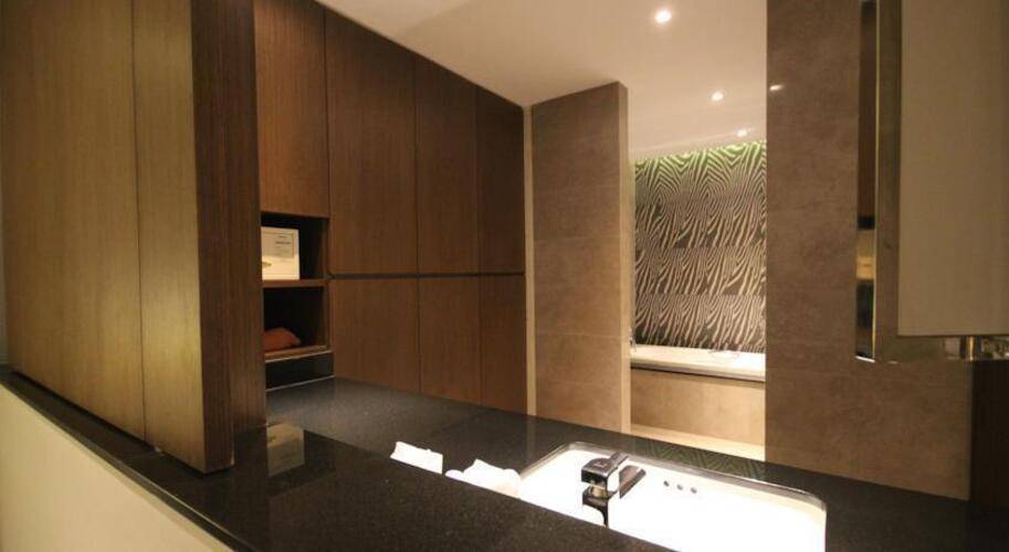 Season Five Hotel