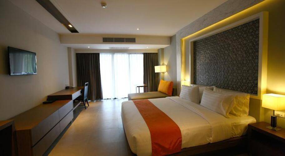 Season Five Hotel