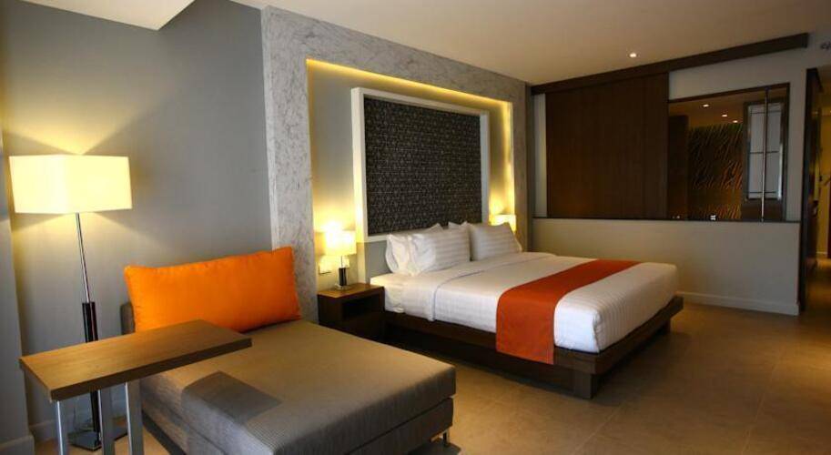 Season Five Hotel