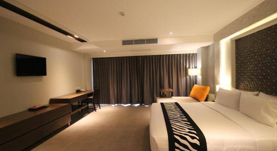 Season Five Hotel