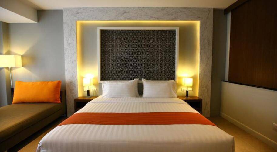 Season Five Hotel