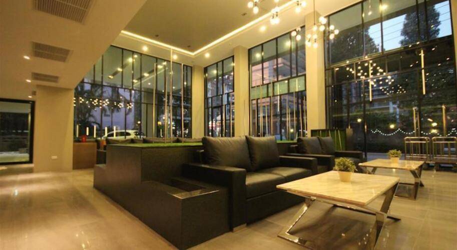 Season Five Hotel