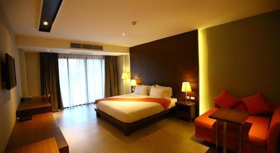 Season Five Hotel