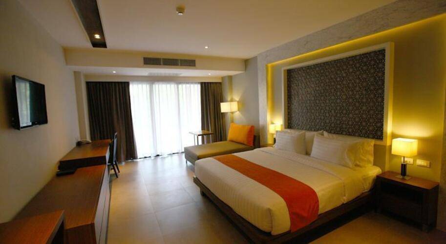 Season Five Hotel