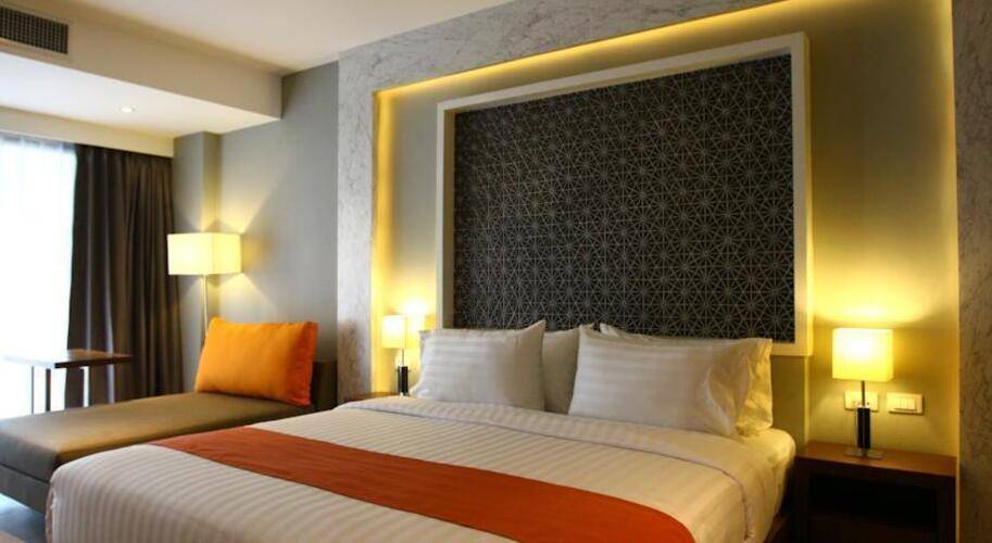 Season Five Hotel
