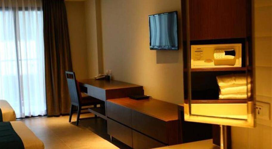 Season Five Hotel