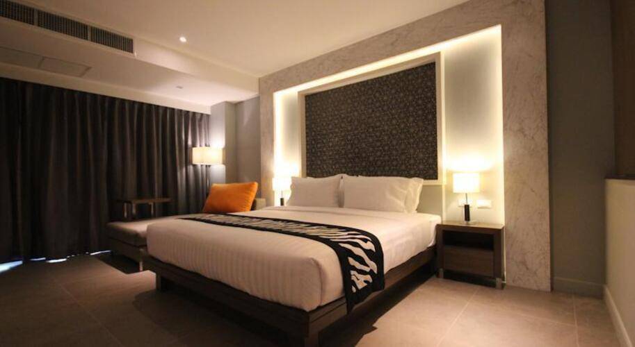 Season Five Hotel