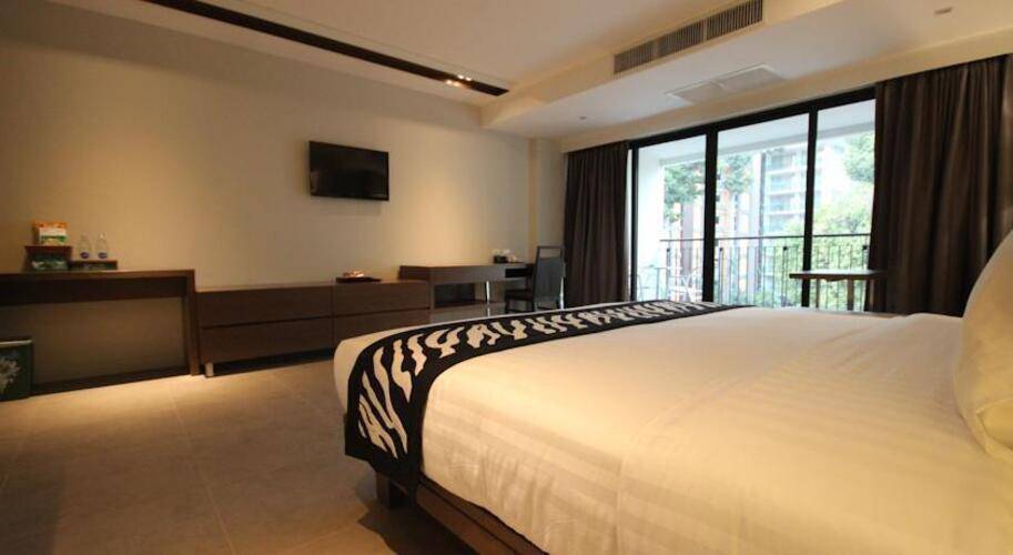Season Five Hotel
