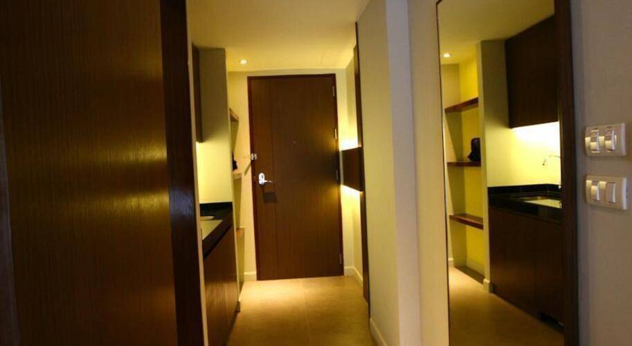 Season Five Hotel