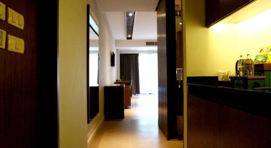 Season Five Hotel