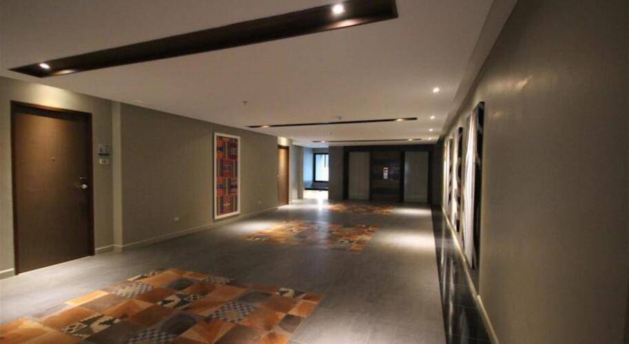 Season Five Hotel